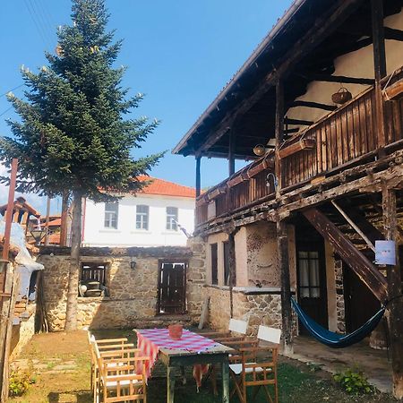 Χαγιάτι Hotell Psarades Exteriör bild