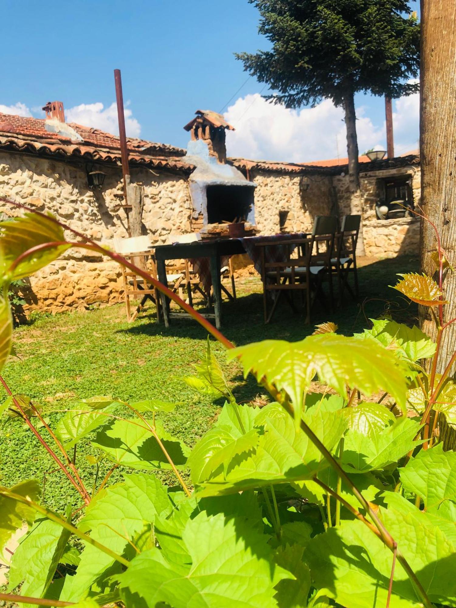 Χαγιάτι Hotell Psarades Exteriör bild